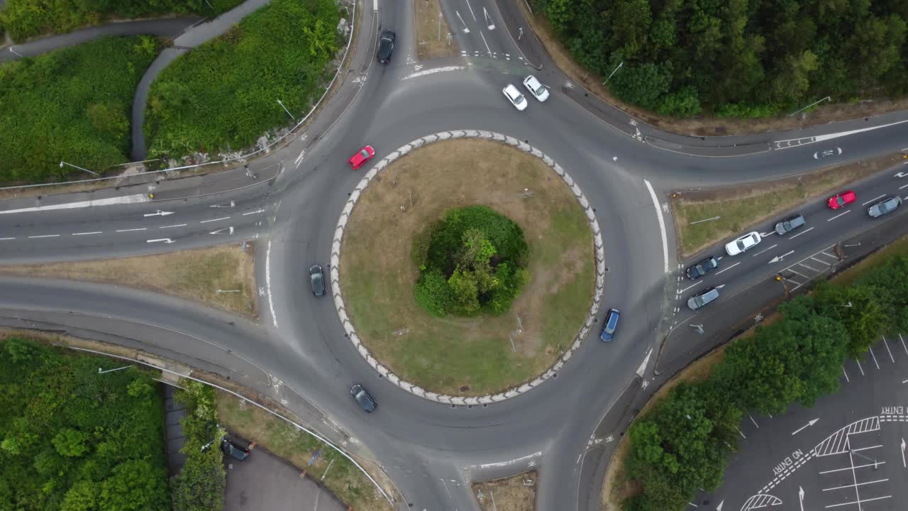 英国道路和高速公路在繁忙时间的鸟瞰图视频素材