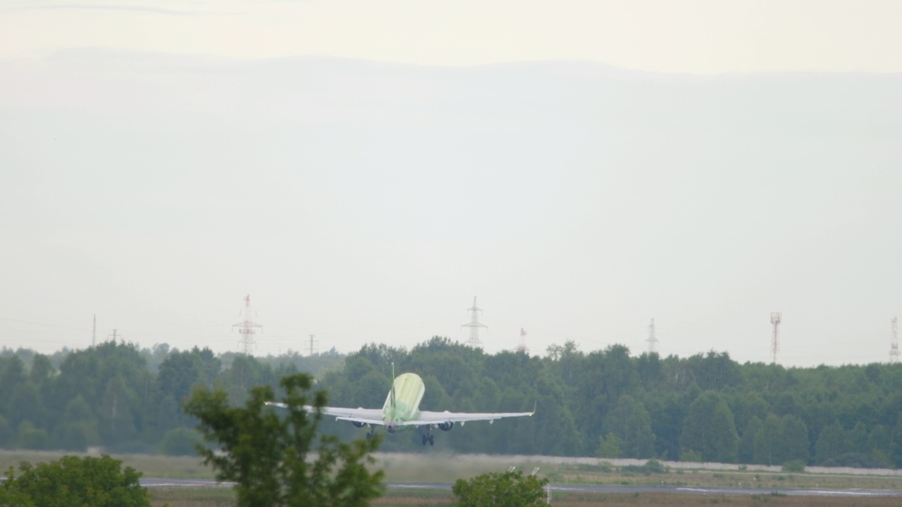 民用航空器起飞视频素材