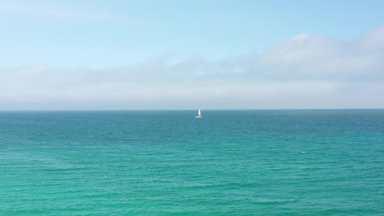 海上游艇/济州岛，韩国视频素材