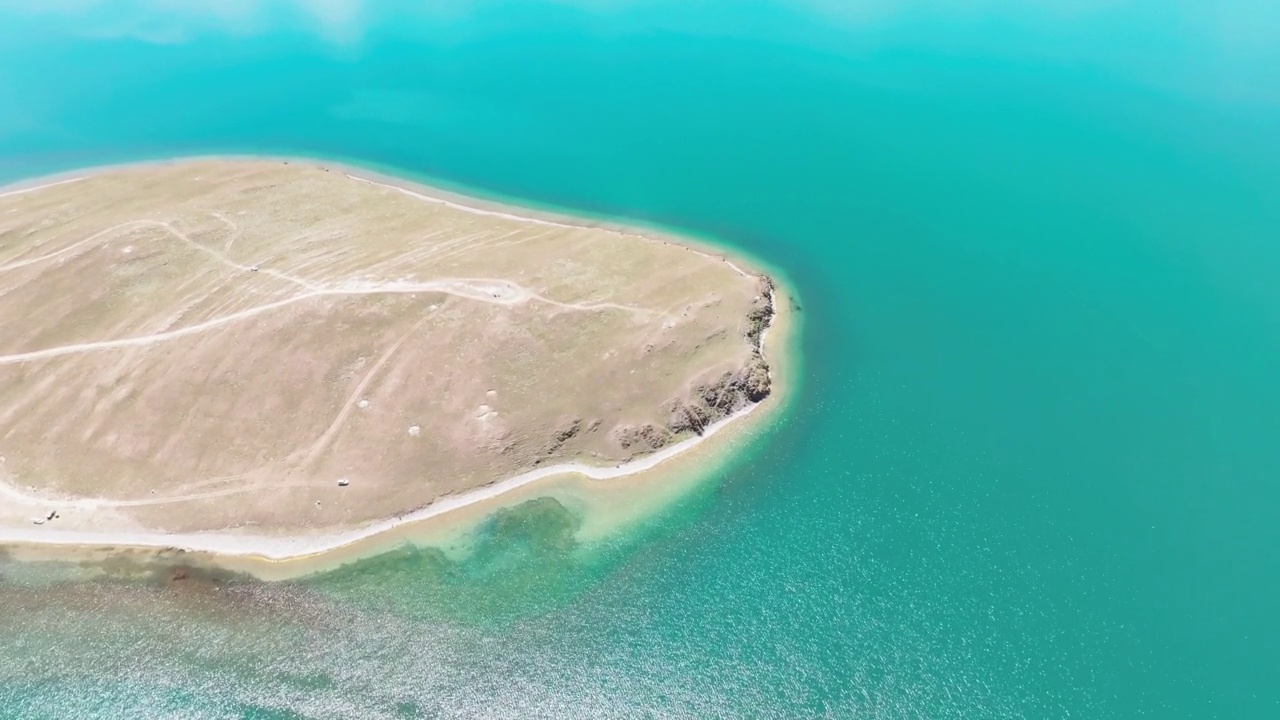 高地蓝湖鸟瞰图视频素材