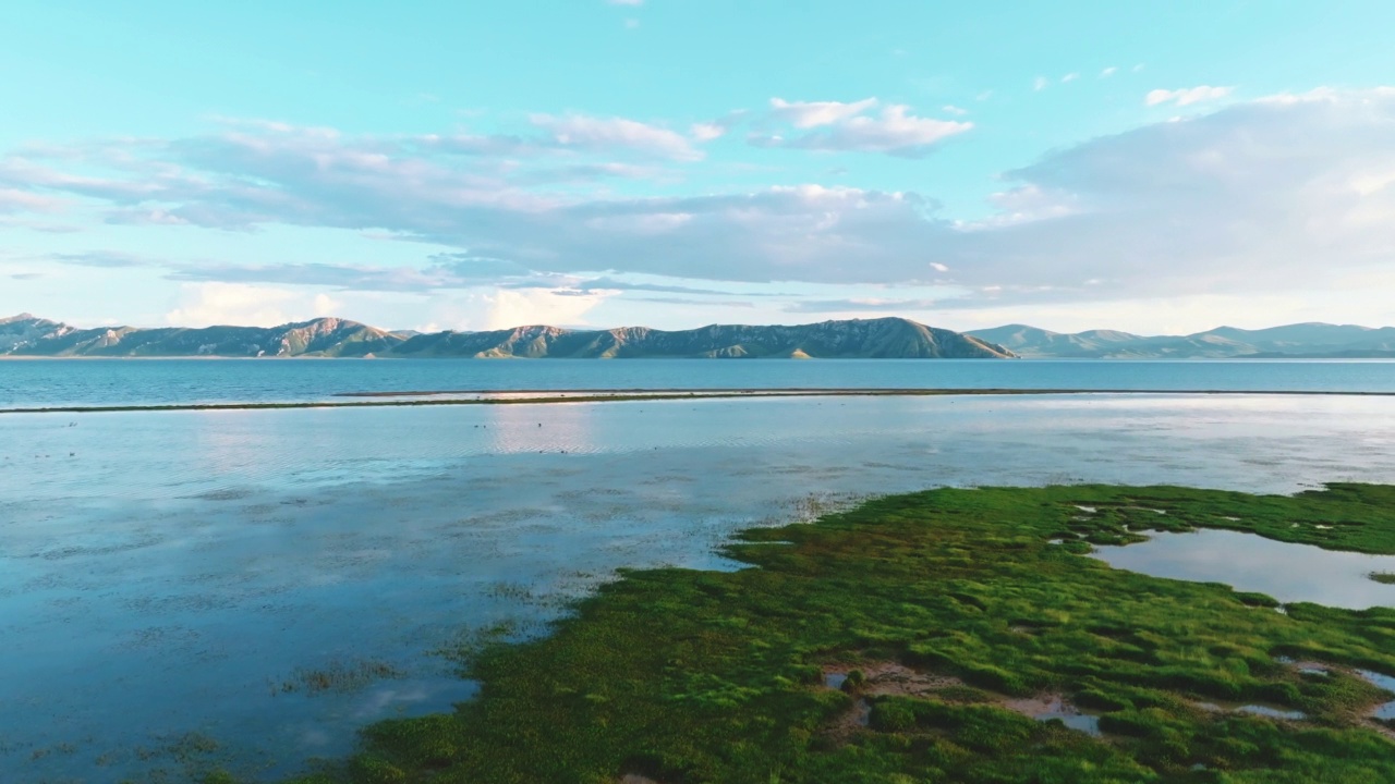 高地蓝湖鸟瞰图视频素材