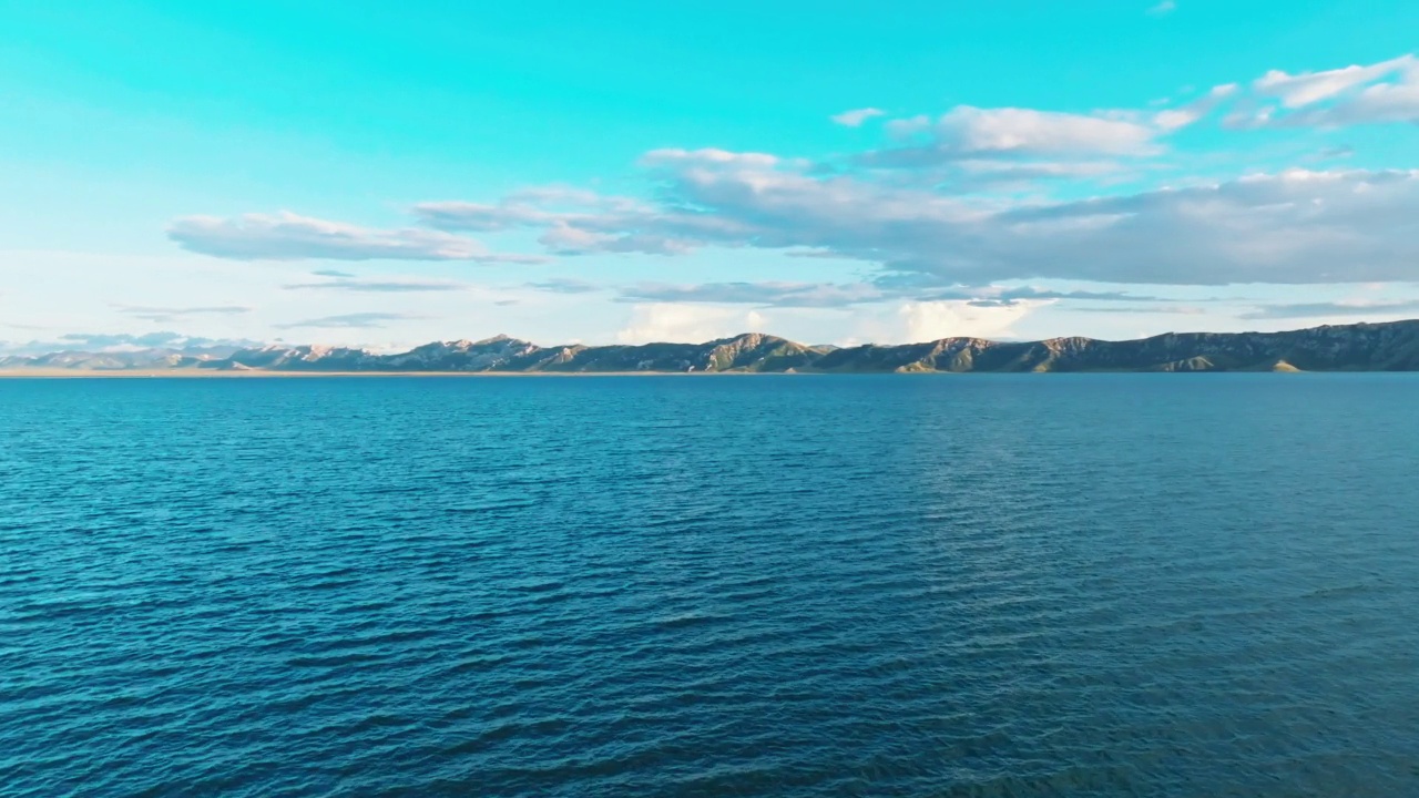 高地蓝湖鸟瞰图视频素材