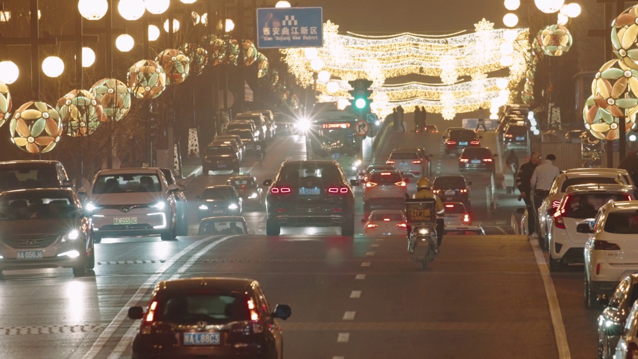 西安城市交通夜景，中国。视频素材