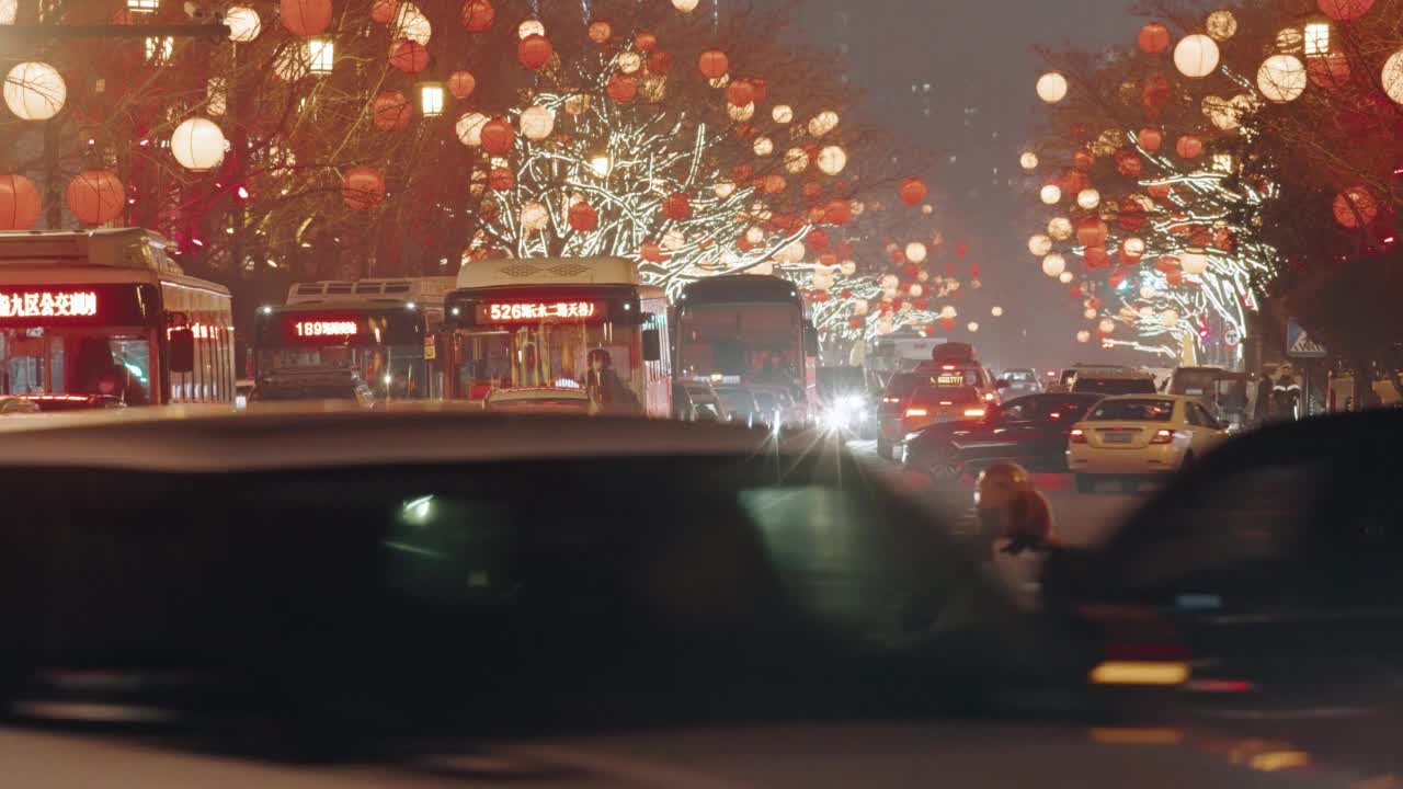 西安城市交通夜景，中国。视频素材