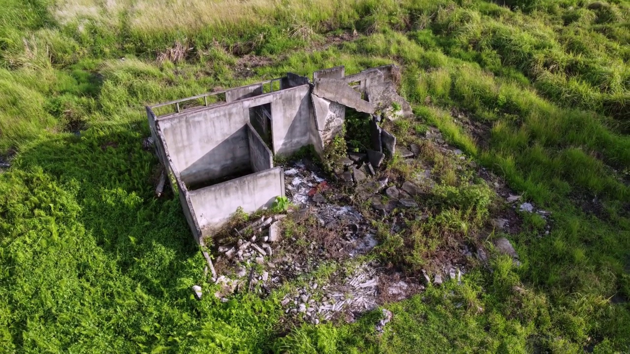 空中旋转废弃混凝土建筑视频素材