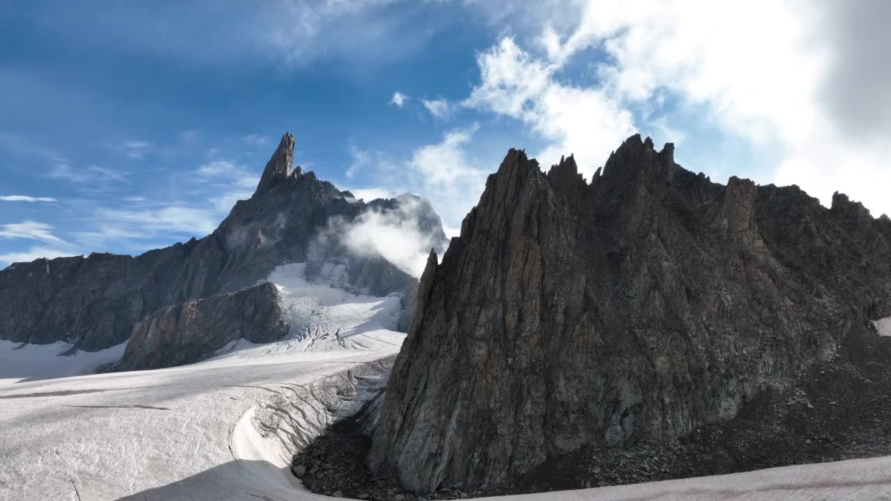 从空中看Aiguilles marbrees和Dent du geant山脉，勃朗峰，法国视频素材