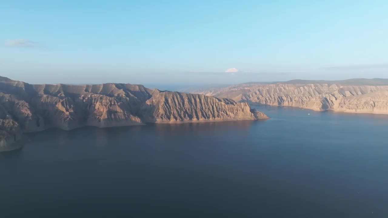 高地蓝水塘日出视频素材