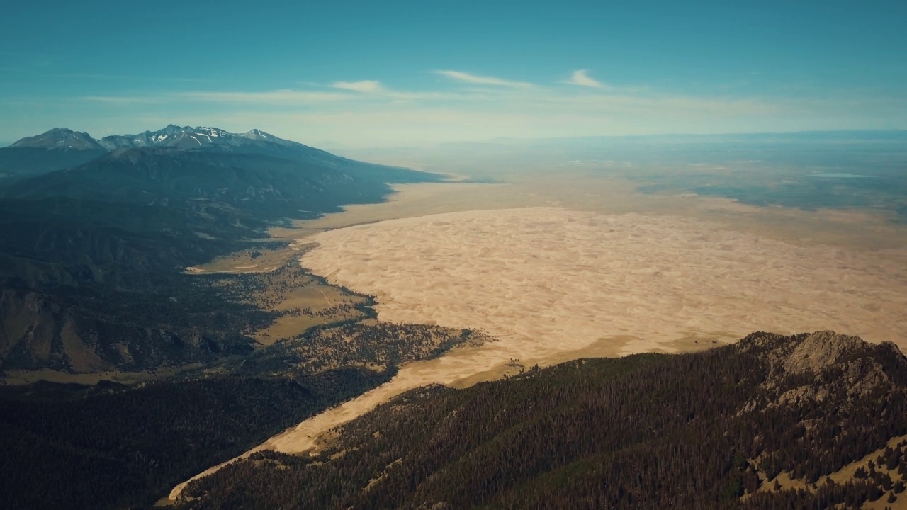 4k无人机-大沙丘，Sangre de Cristo Range。科罗拉多洛矶山脉视频素材