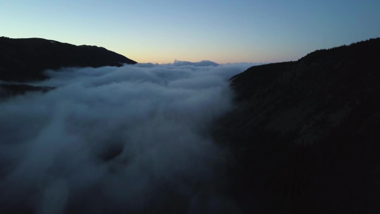 4k空中无人机镜头。科罗拉多州落基山脉，桑格里德克里斯托山脉。视频素材