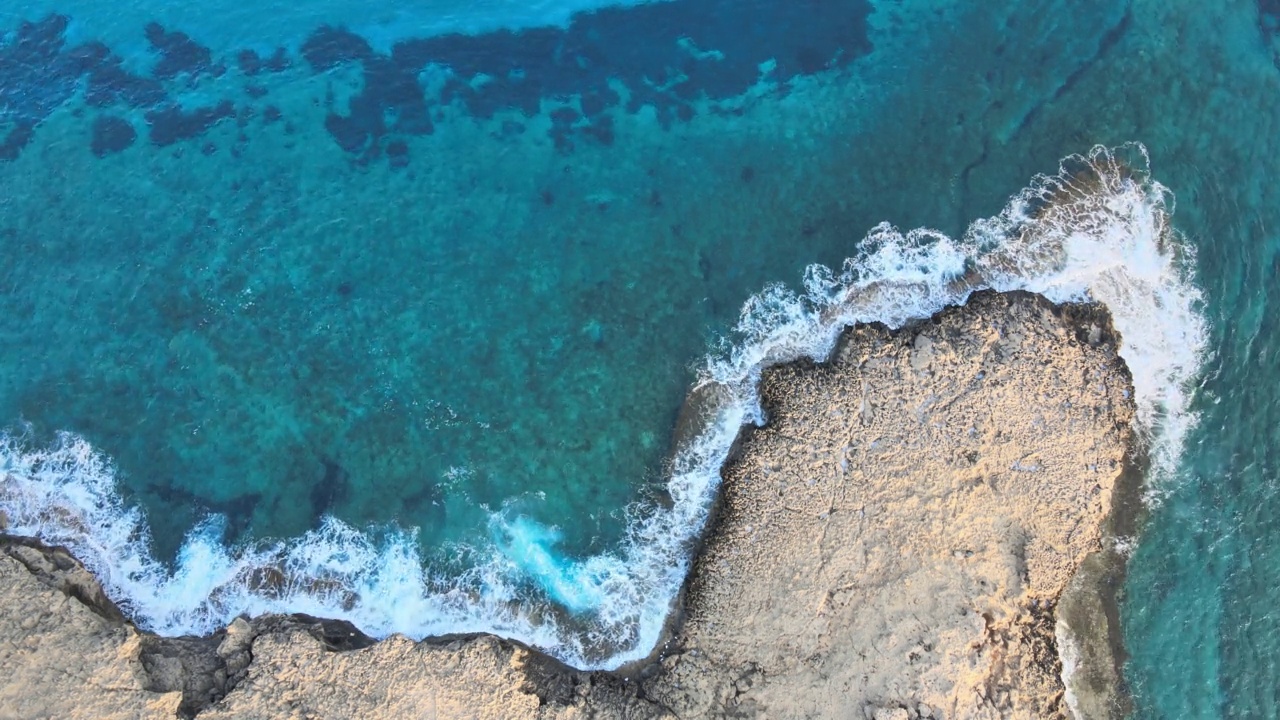 地中海海面的海洋背景。无人机的观点。视频下载