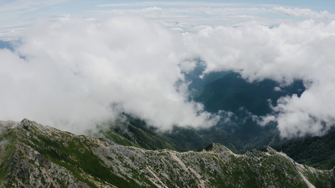 4k无人机拍摄-日本阿尔卑斯山北部，约能山附近。日本长野,视频素材