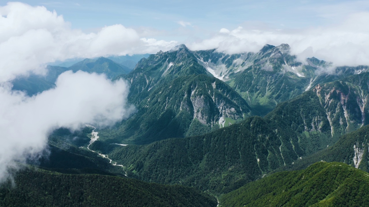 4k无人机拍摄-日本阿尔卑斯山北部，约能山附近。日本长野,视频素材