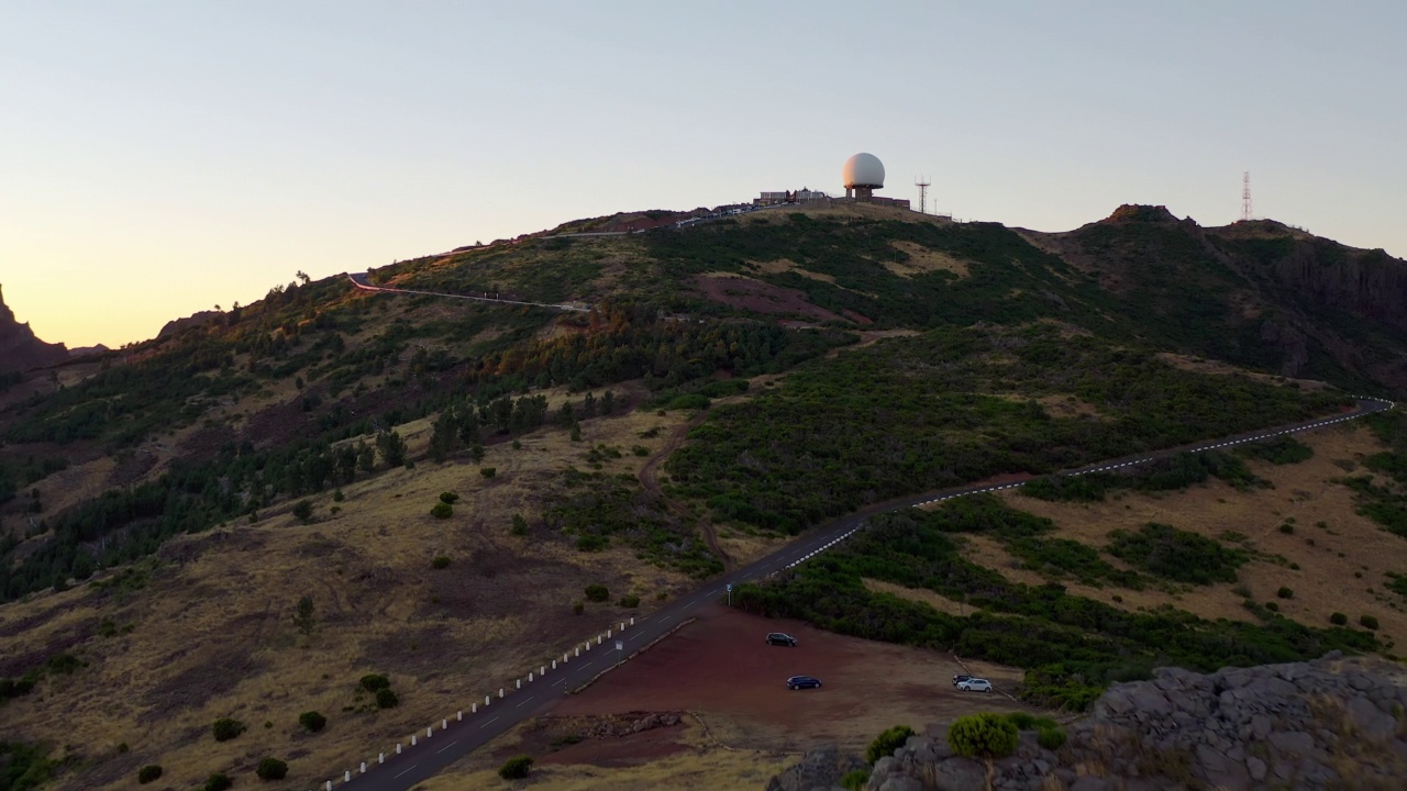 黄昏的马德拉Pico do Arieiro鸟瞰图视频素材