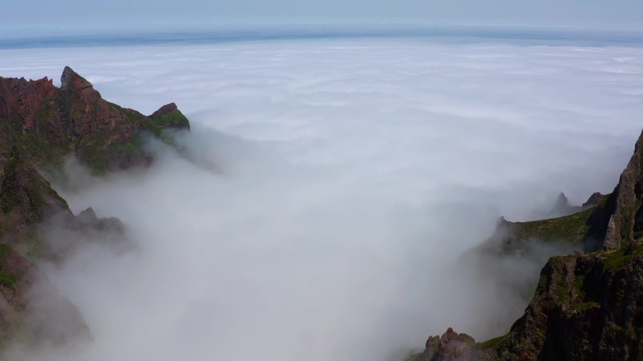 马德拉Pico do Arieiro空中景观视频素材