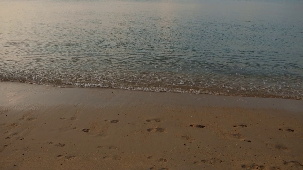 泰国苏梅岛海滩。夏日的沙滩、海沙和天空景观。滩海空间区。在泰国。2020年3月9日视频素材