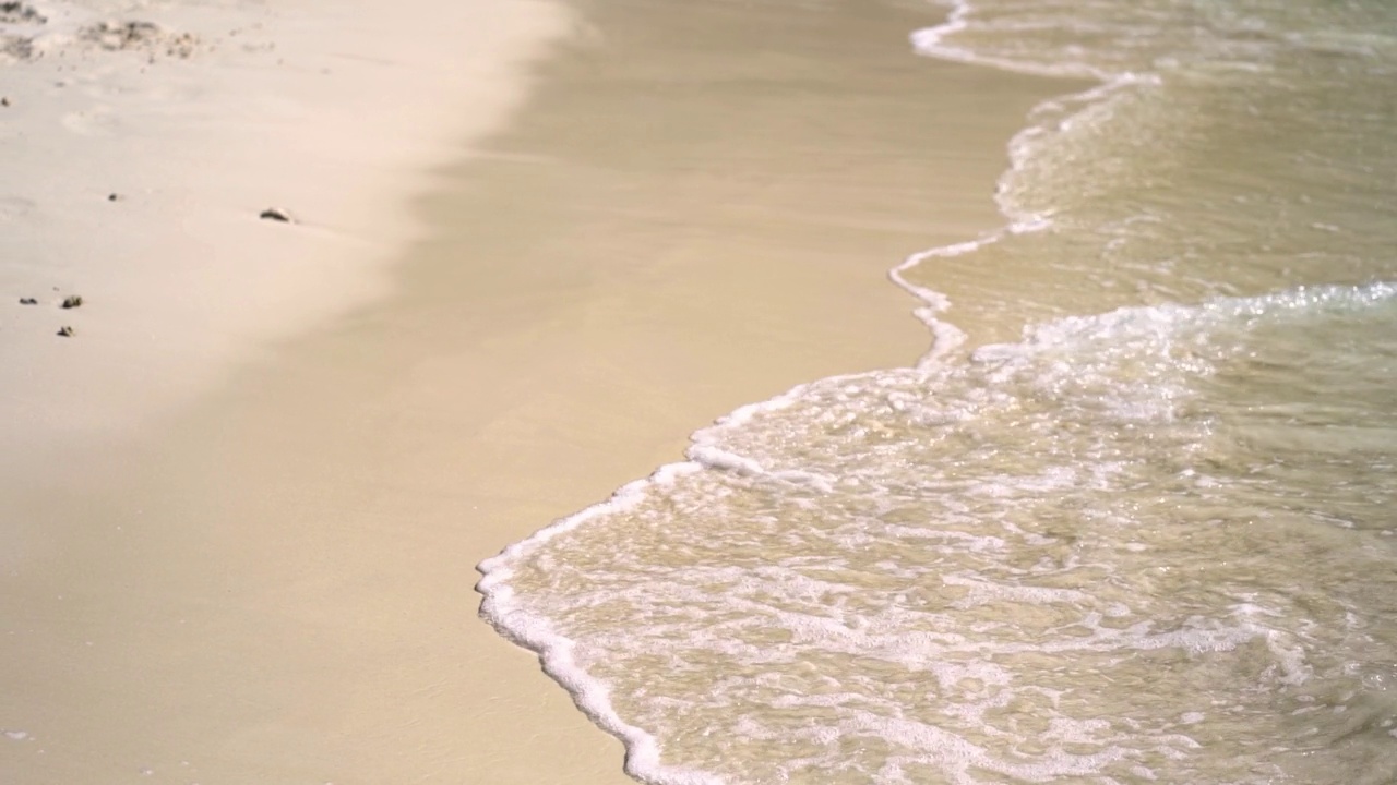 海水溅起沙滩视频素材