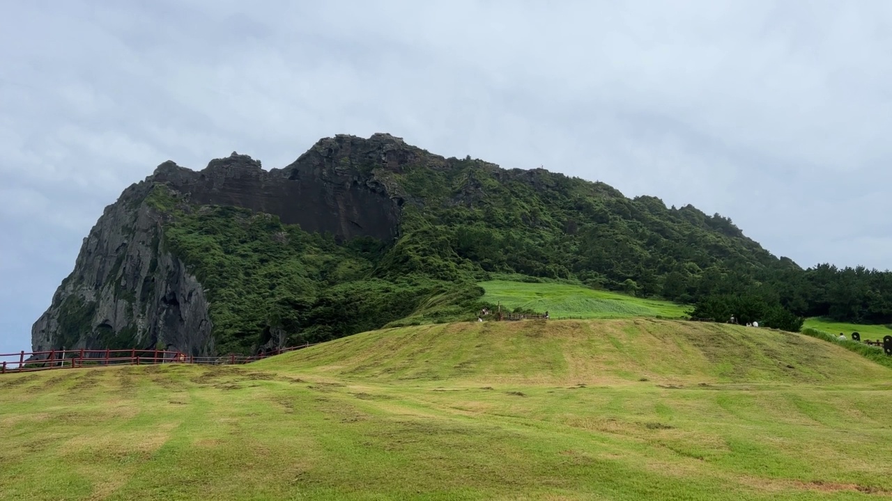 韩国济州岛的星山一丘峰视频素材