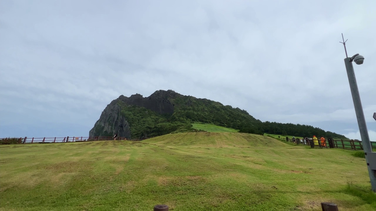 韩国济州岛的星山一丘峰视频素材