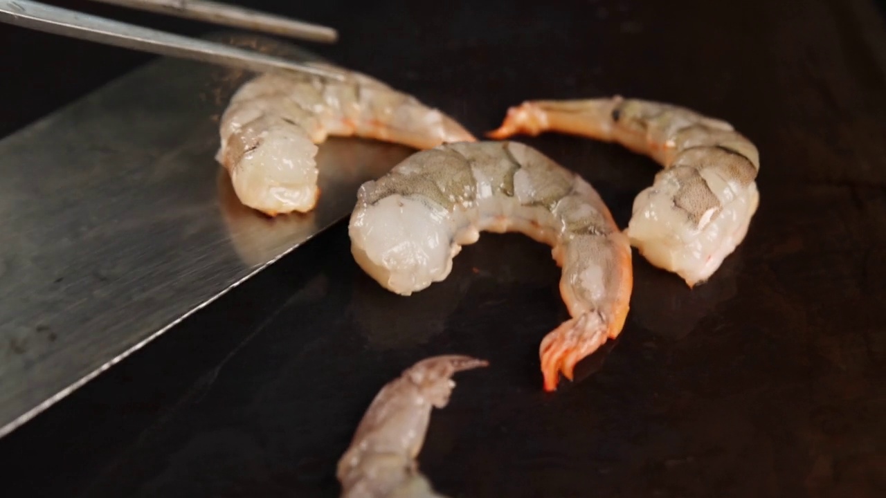 日本餐厅里的海鲜蔬菜米饭视频素材