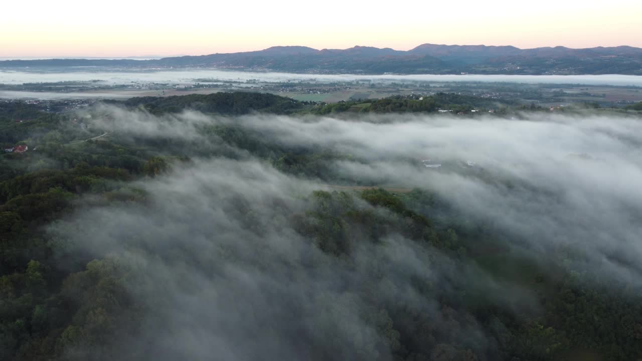 晨云在山区移动视频素材