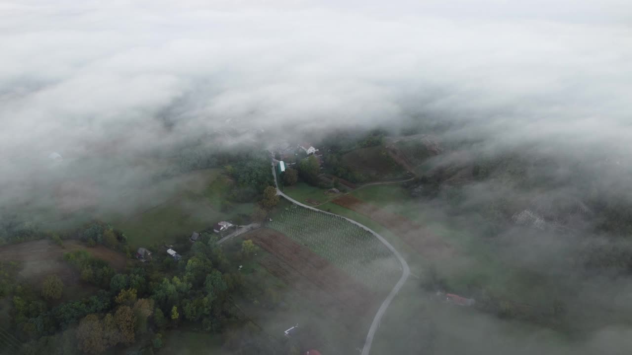 晨云在山区移动视频素材