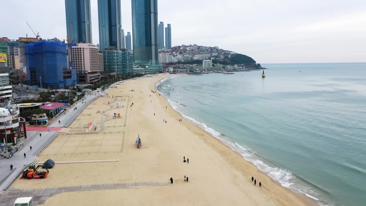 海云台海滩，Dalmaji山-海云台LCT附近的摩天大楼/海云台区，釜山，韩国视频素材