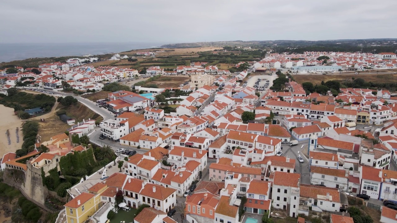 鸟瞰villa Nova de Milfontes小镇，Beja，葡萄牙。视频素材