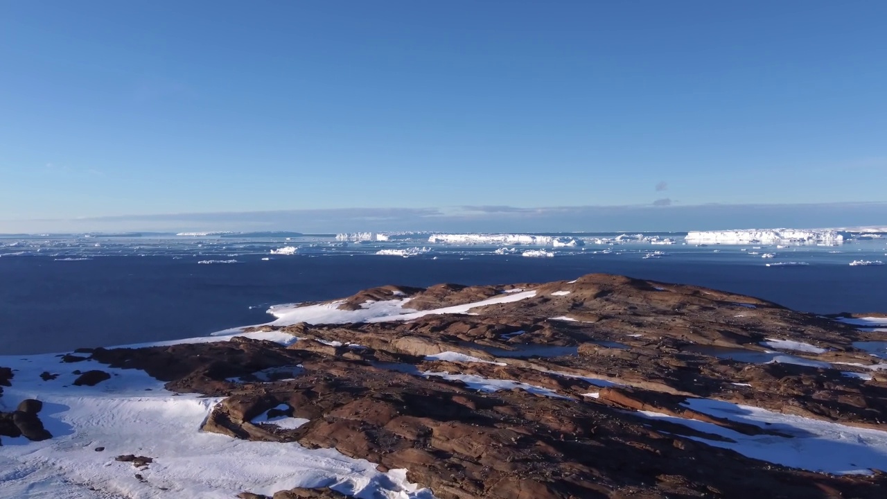 冰冻的南极。沙漠白色的土地冰雪无人驾驶飞机拍摄。视频素材