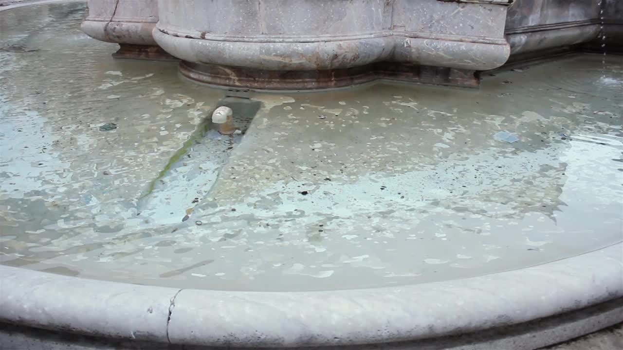 意大利罗马纳沃纳广场的尼普顿喷泉(Fontana del Nettuno)。视频素材