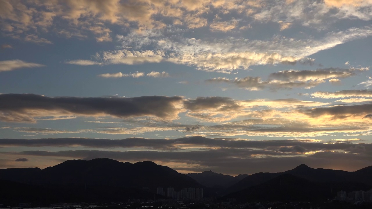 韩国大田儒城区鸡龙山附近市区的日落景色视频素材