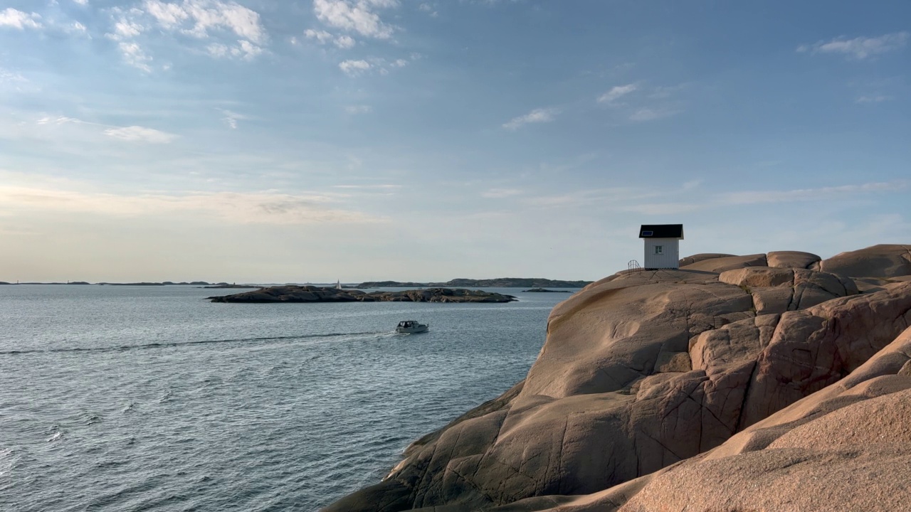 瑞典西海岸吕塞基尔的老灯塔。受欢迎的旅游目的地。视频下载