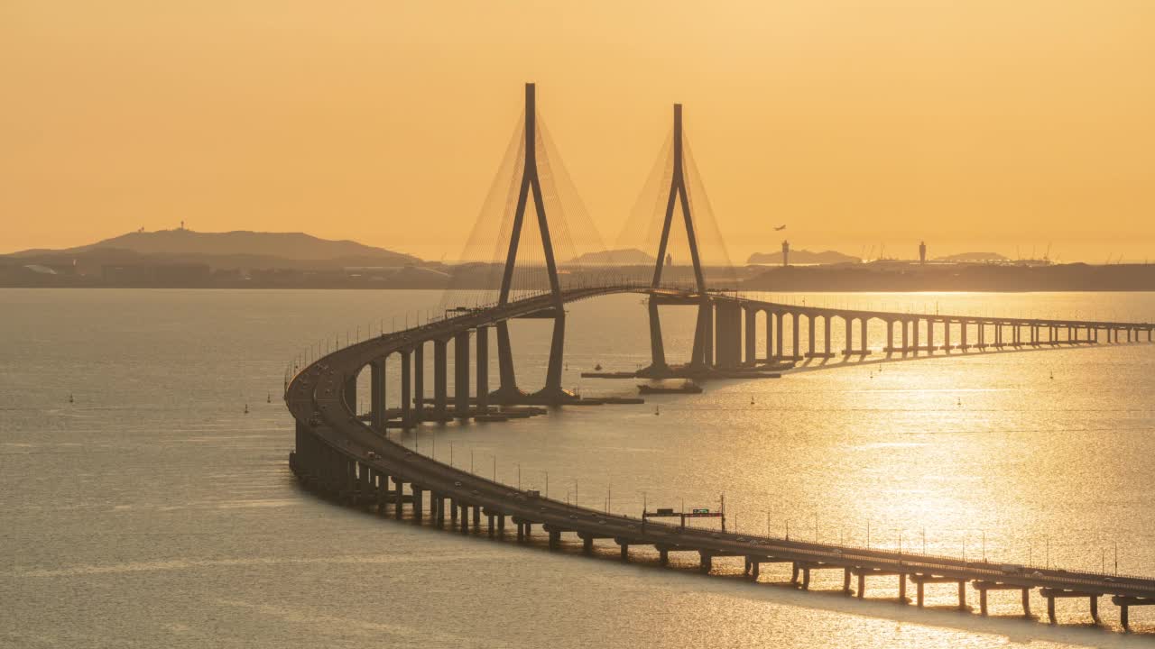 仁川大桥的日落景色/仁川，韩国视频素材