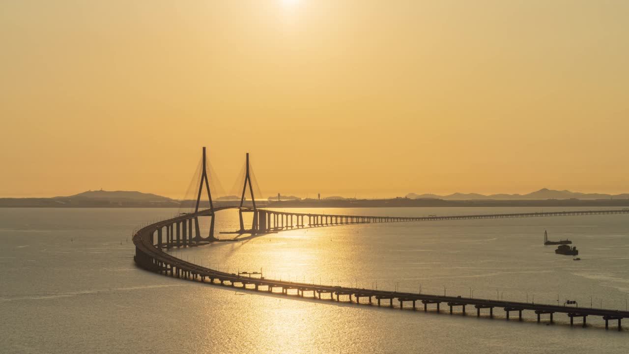 夜晚的仁川大桥晚景/韩国仁川视频素材