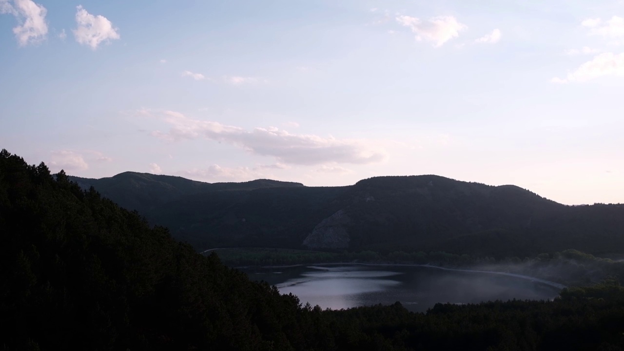 炮塞特火山口湖山区视频素材