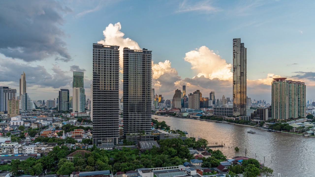 时间流逝的曼谷摩天大楼城市景观河畔白天到晚上视频素材