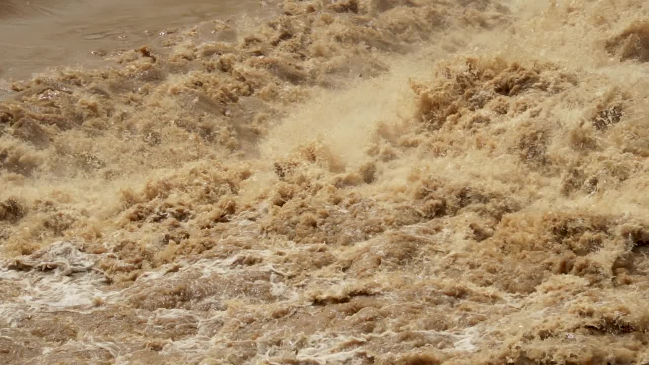 SLO:小水坝的水视频素材