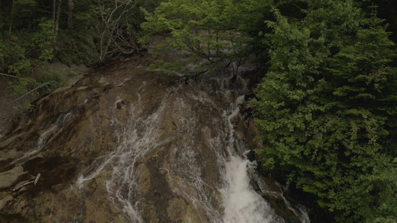 瀑布国后岛(千岛群岛)视频素材