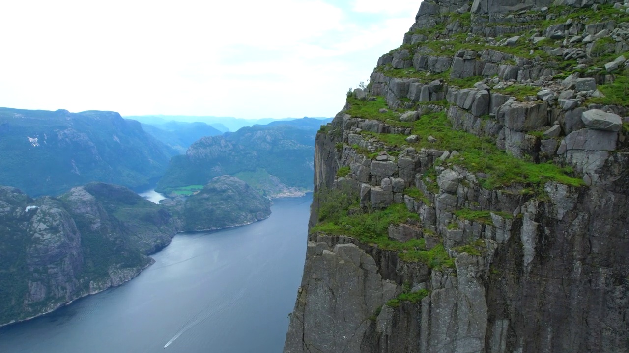 雷克石讲坛岩石湾峡湾Lysefjord航拍HDR镜头视频素材