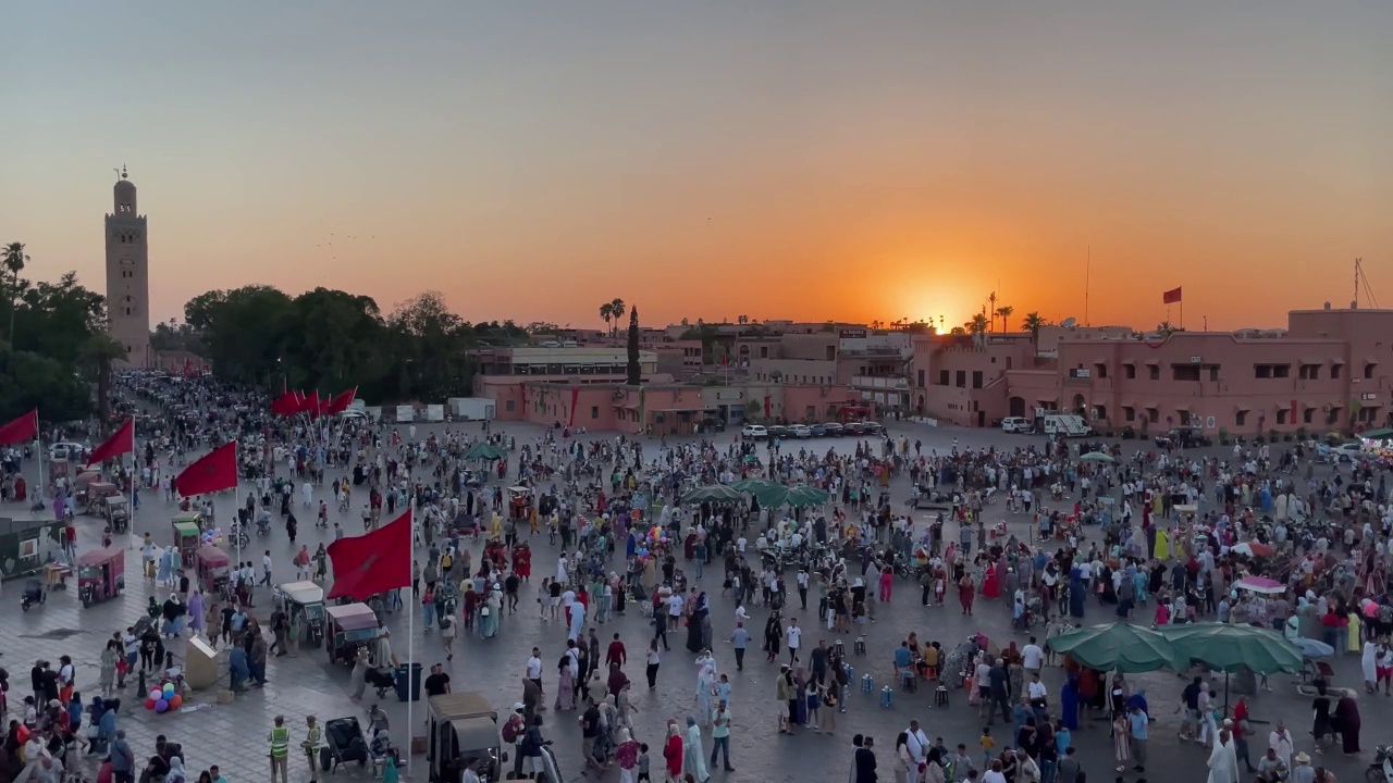 马拉喀什Jemaa el-Fna广场的日落视频素材