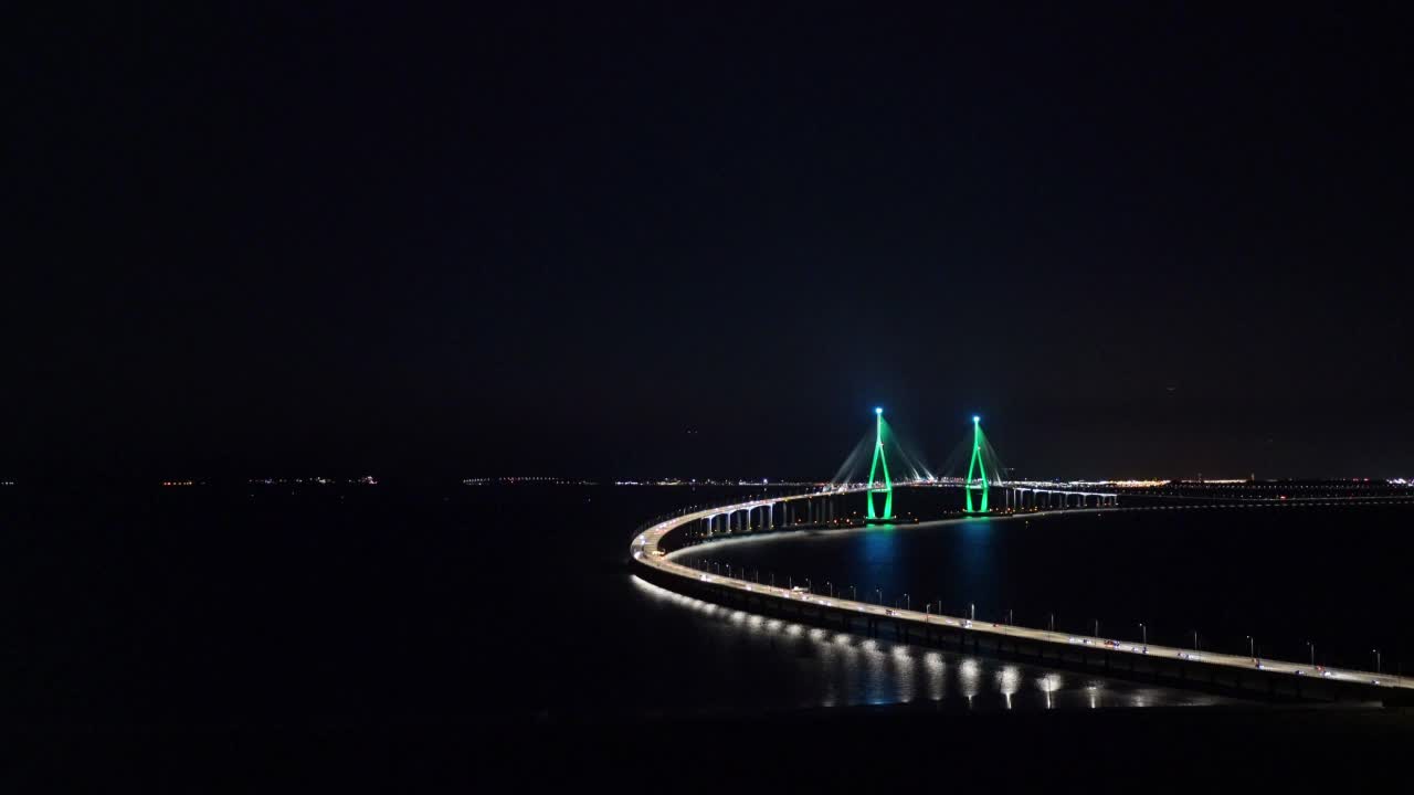 夜晚的仁川大桥/韩国仁川视频素材