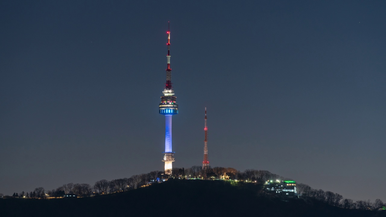 南山山和N首尔塔附近的市中心夜景/韩国首尔视频素材