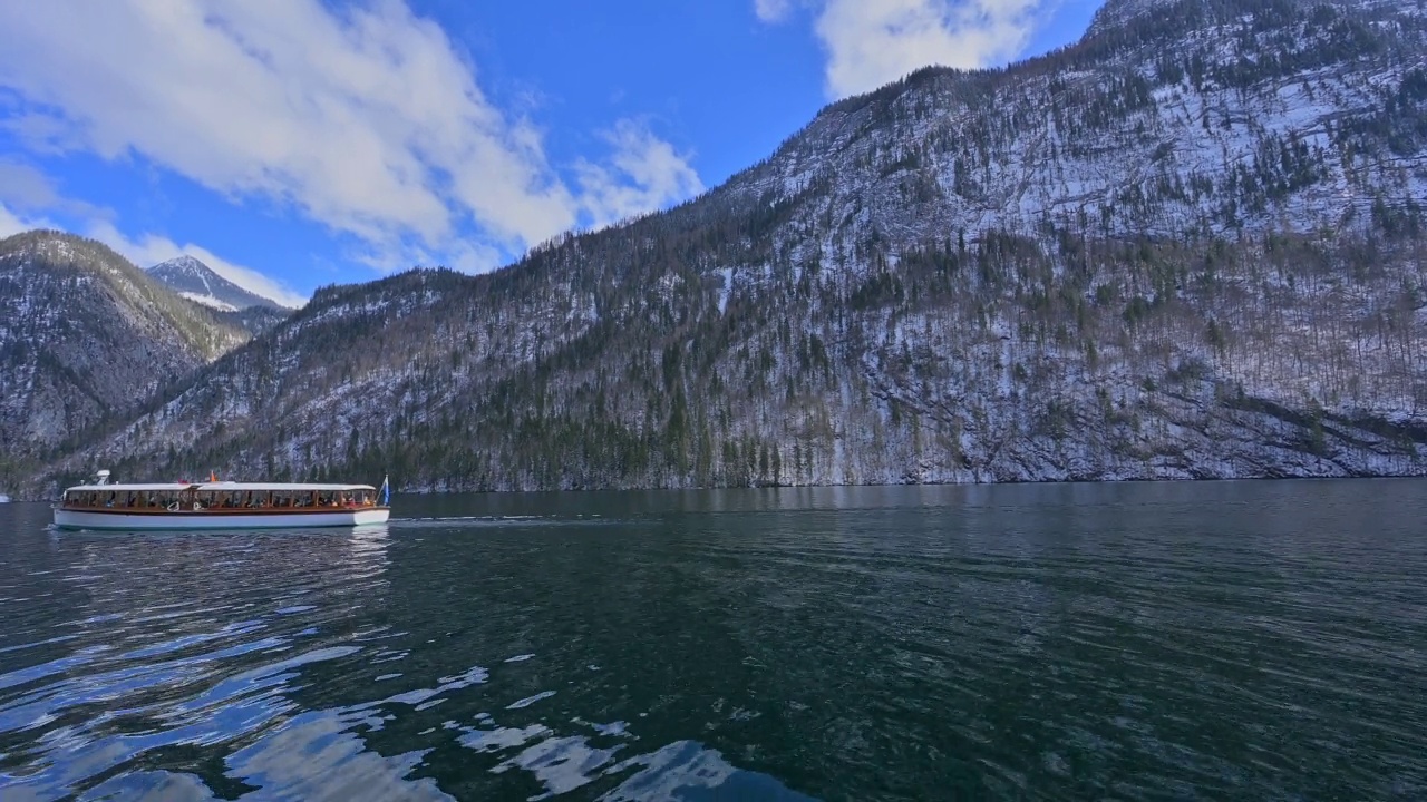 冬天的湖Königsee, Schönau am Königsee，贝希特斯加登国家公园，上巴伐利亚，巴伐利亚，德国，欧洲视频素材