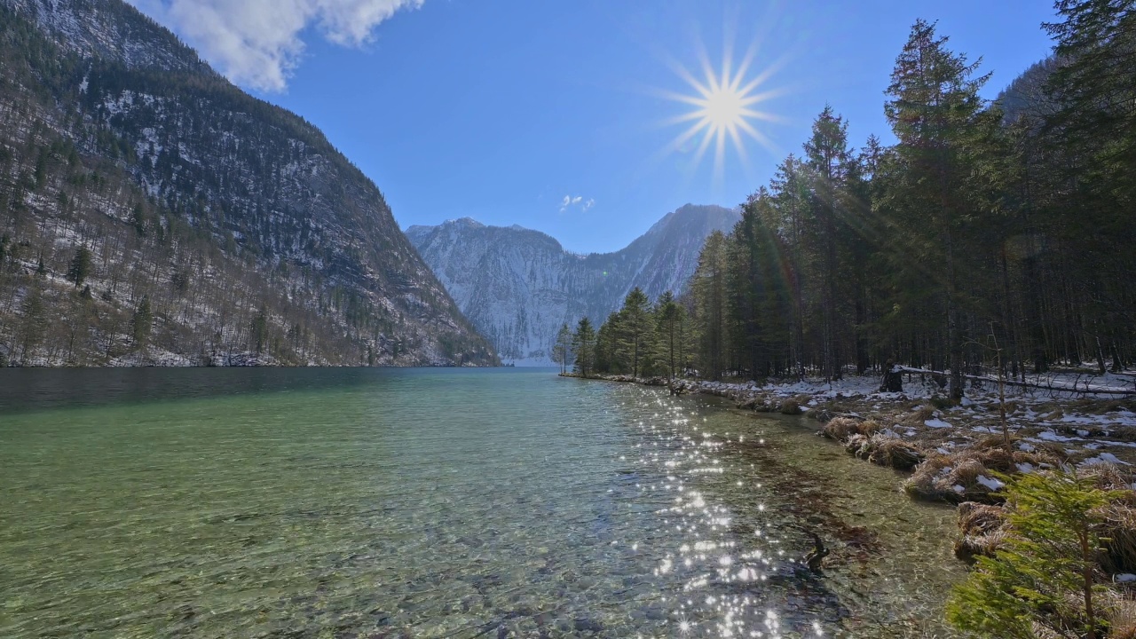 冬天的湖Königsee, Schönau am Königsee，贝希特斯加登国家公园，上巴伐利亚，巴伐利亚，德国，欧洲视频素材