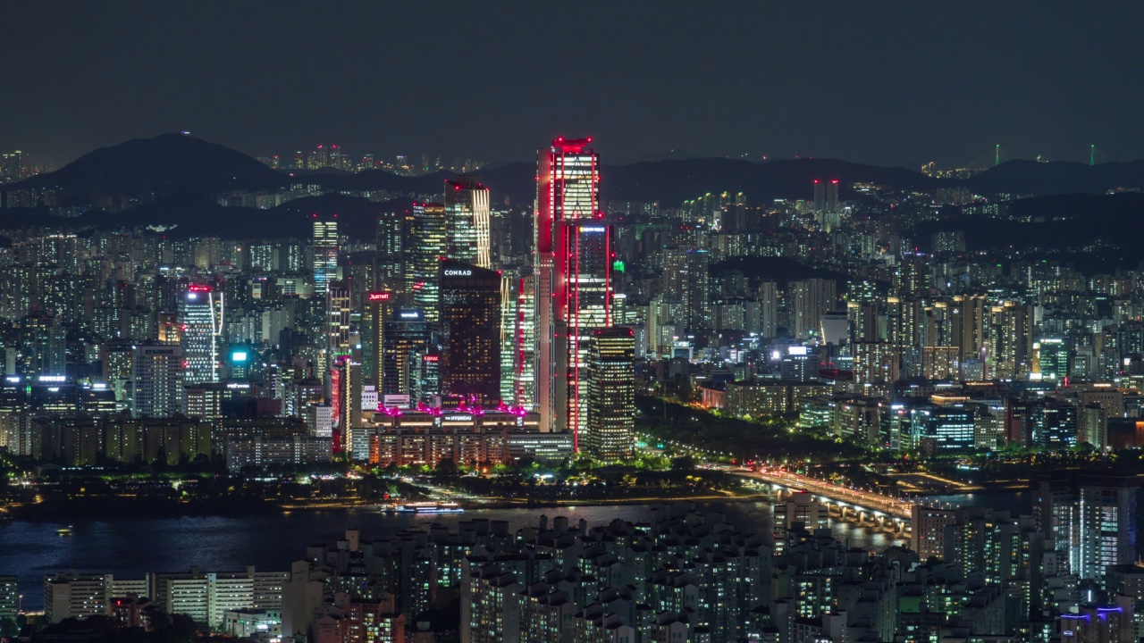 汉江-首尔永登浦区汝矣岛金融区附近的市中心夜景视频素材