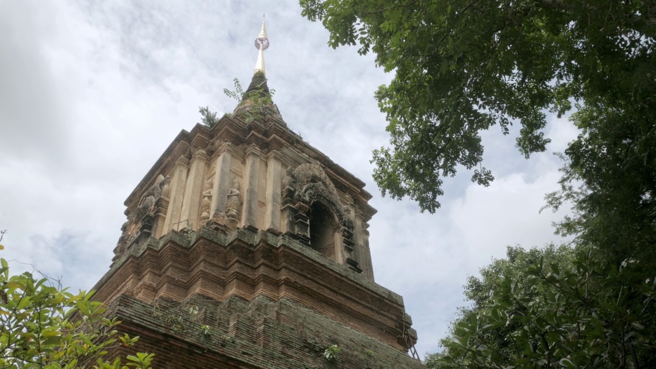 卧乐摩里寺是清迈著名的地标性建筑视频素材