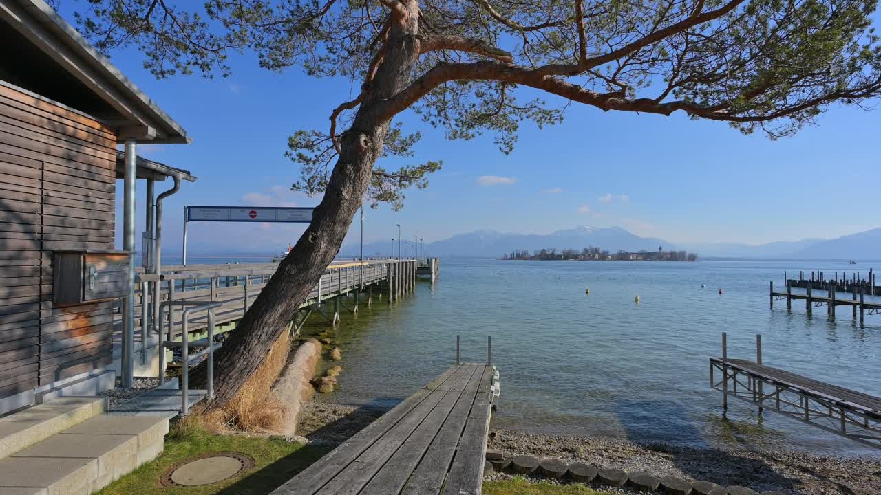 Ciemsee湖木制码头，Gstadt am Chiemsee, Chiemsee，上巴伐利亚，巴伐利亚，德国，欧洲视频素材