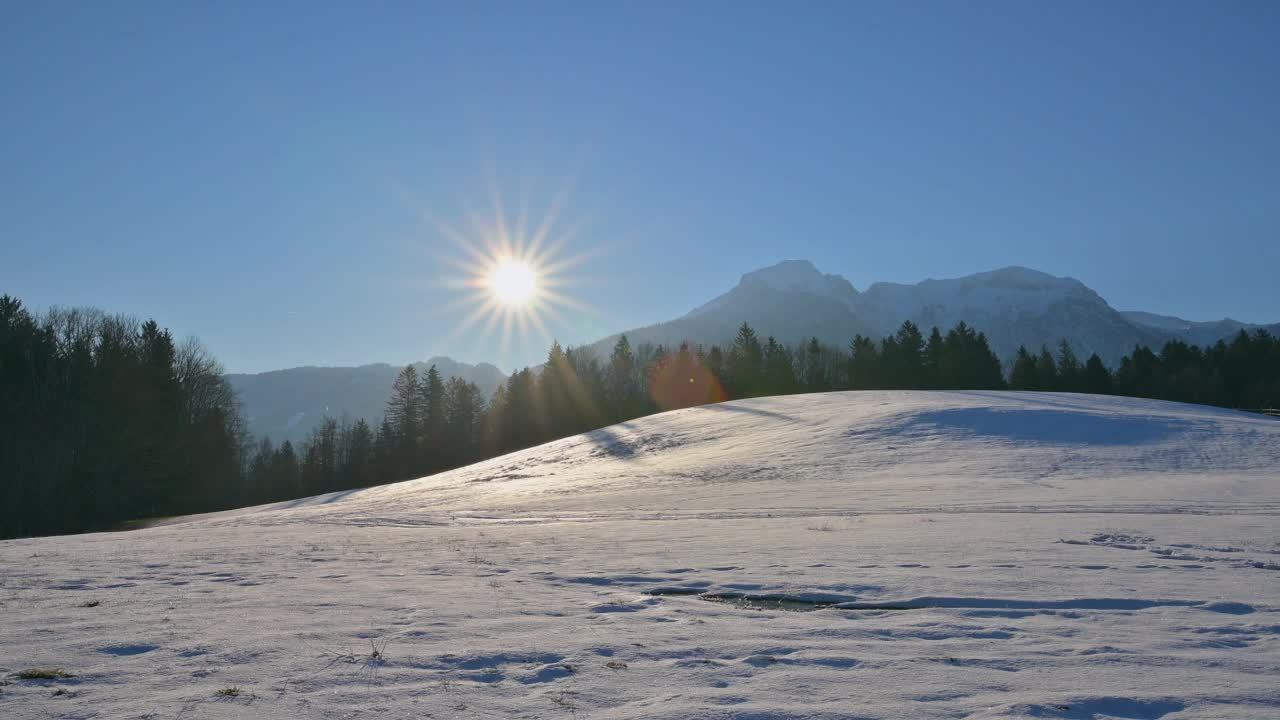 山脉与山峰kehlstein, Hoher Göll在冬天日出，贝希特斯加登，贝希特斯加登国家公园，上巴伐利亚，巴伐利亚，德国，欧洲视频素材