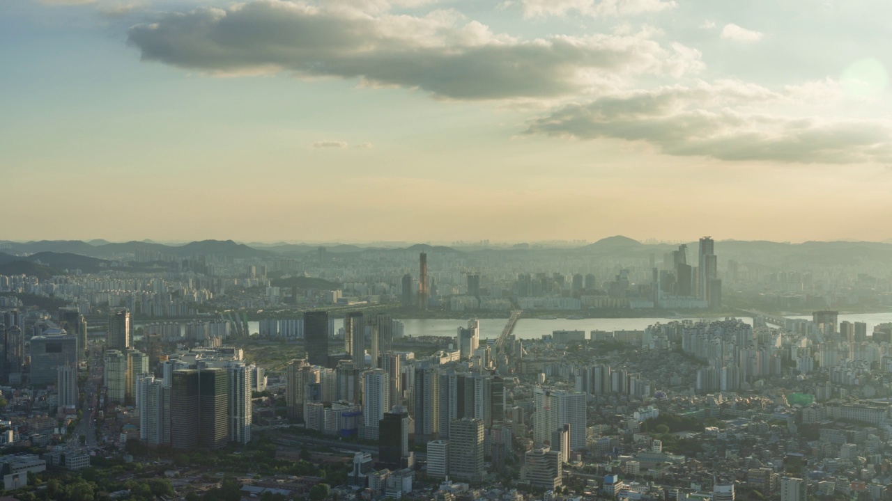 韩国首尔，汝矣岛/龙山区和永登浦区元孝大桥附近的市中心视频素材