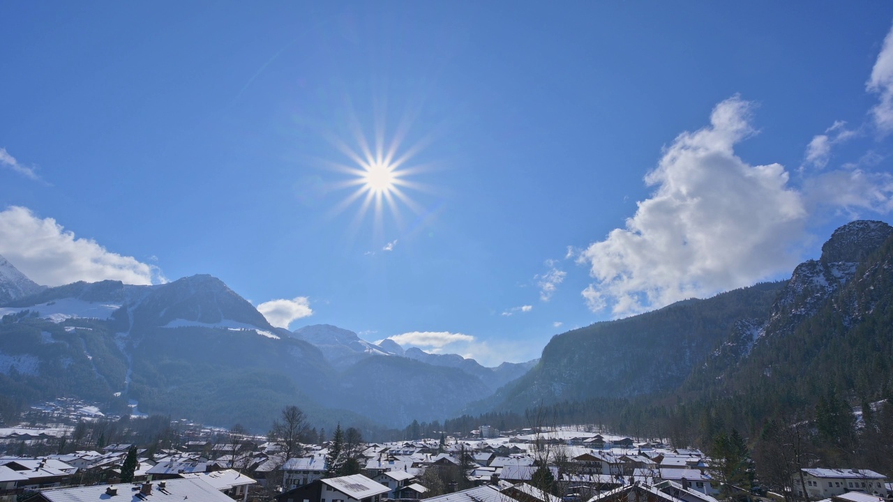 山脉与詹纳山和冬天的太阳，Schönau am Königsee，贝希特斯加登国家公园，上巴伐利亚，巴伐利亚，德国，欧洲视频素材