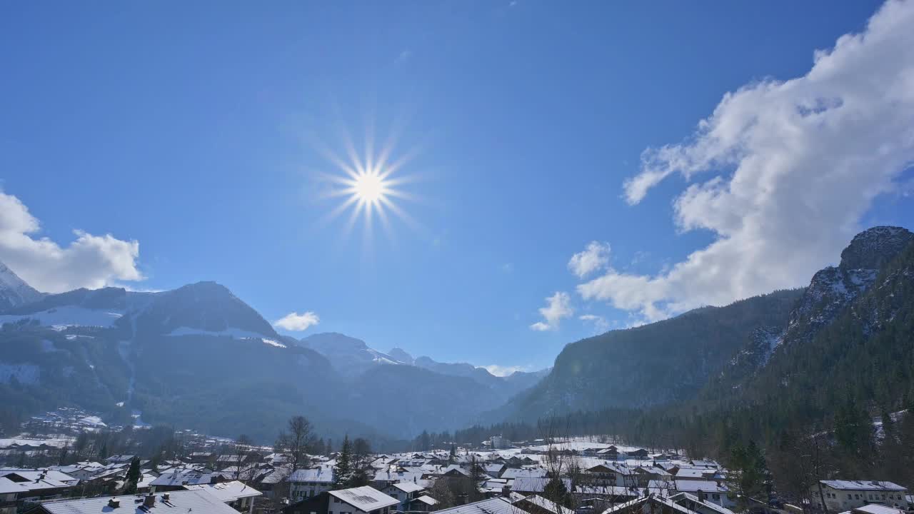 山脉与詹纳山和冬天的太阳，Schönau am Königsee，贝希特斯加登国家公园，上巴伐利亚，巴伐利亚，德国，欧洲视频素材